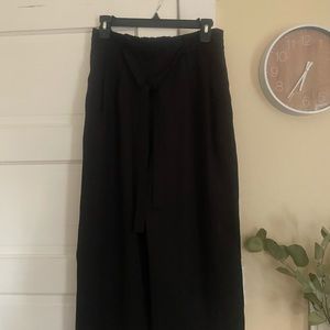 Black flowy tie chiffon pants.